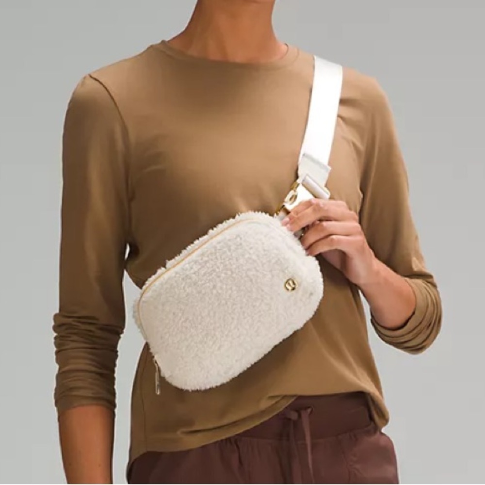 Lululemon Everywhere Fleece Belt Bag in White Opal/Gold